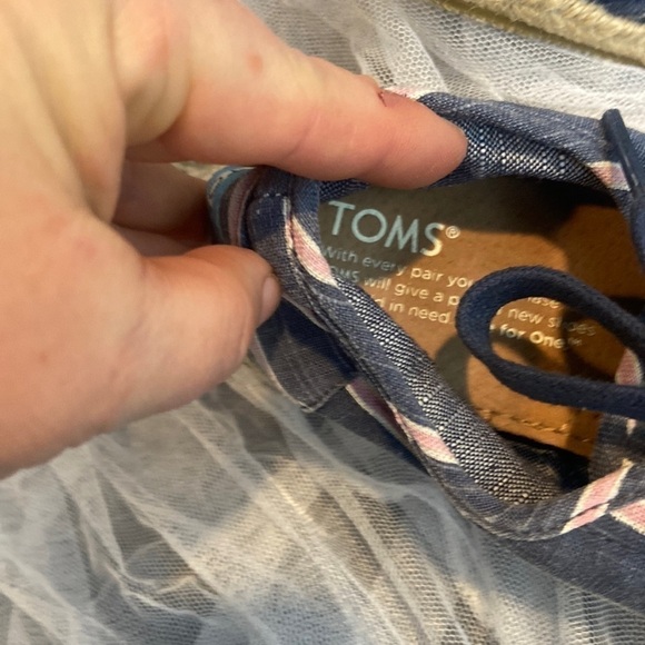Toms Blue & Pink  Stripes shoes  💕 - Picture 8 of 8
